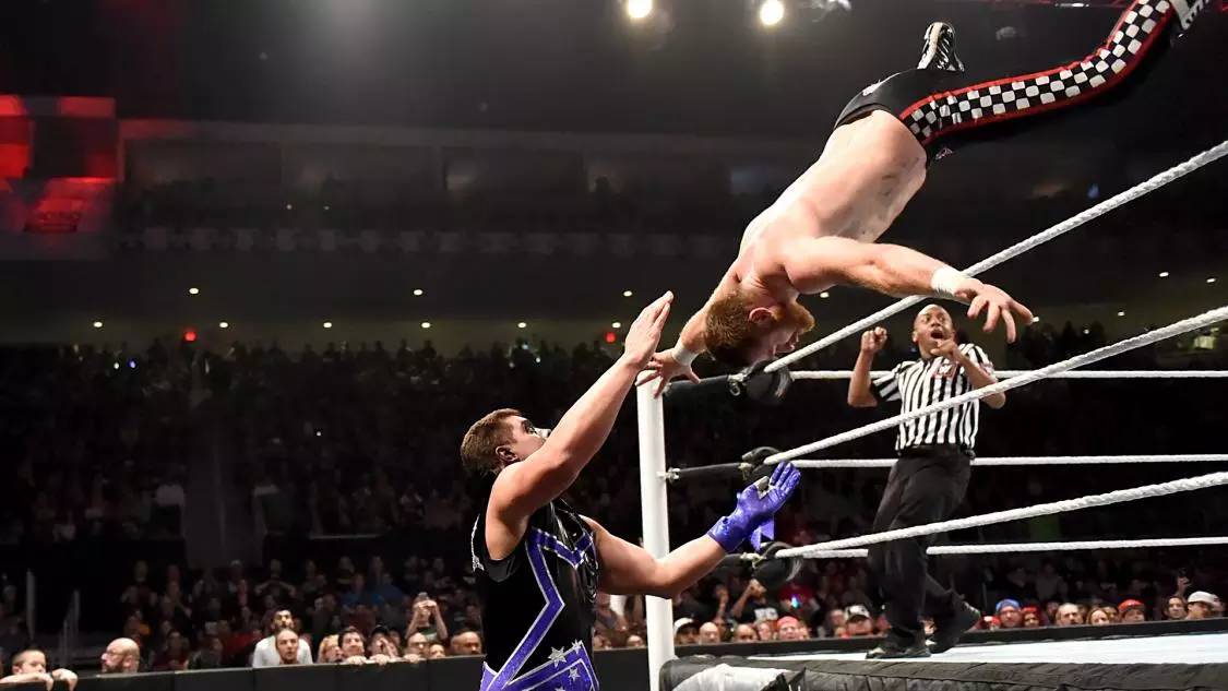 安布罗斯将HHH压制3秒！为何还是没赢得WWE冠军！？