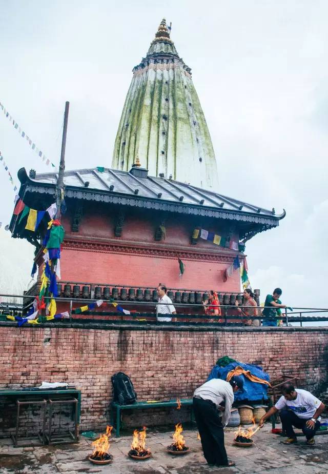 尼泊尔努巴尼活女神,加德满都活女神