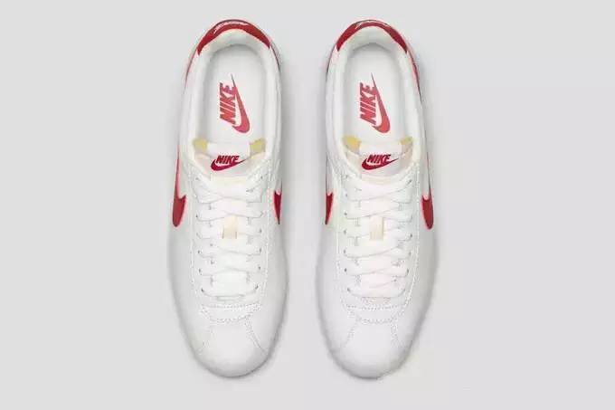 贝嫂穿的鞋子,贝嫂的小白鞋