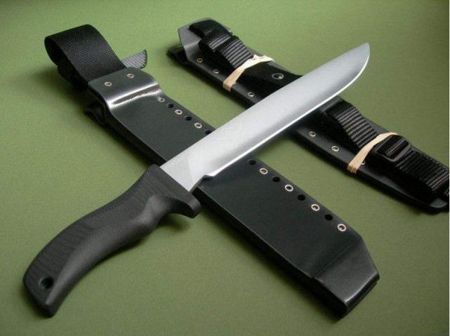 真是一把好刀:200斤的胖子抓着刀柄做引体向上,居然完好无损