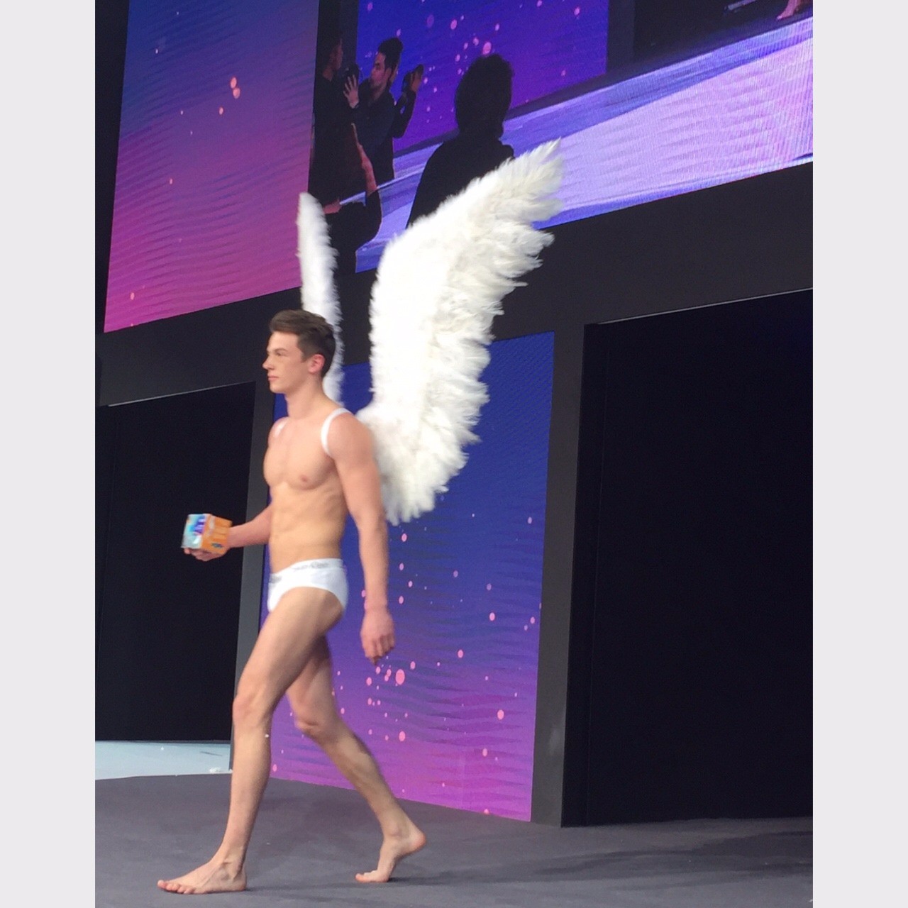 铁打的老板流水的男友原视频,铁打的商家流水的男朋友