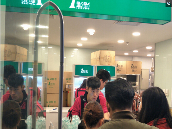 这家奶茶店日售3000杯怎么做到的难道只因为它是网红奶茶?