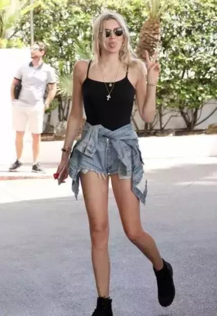 别笑我们是哈比星人,会穿的小个子一样可以有大长腿!