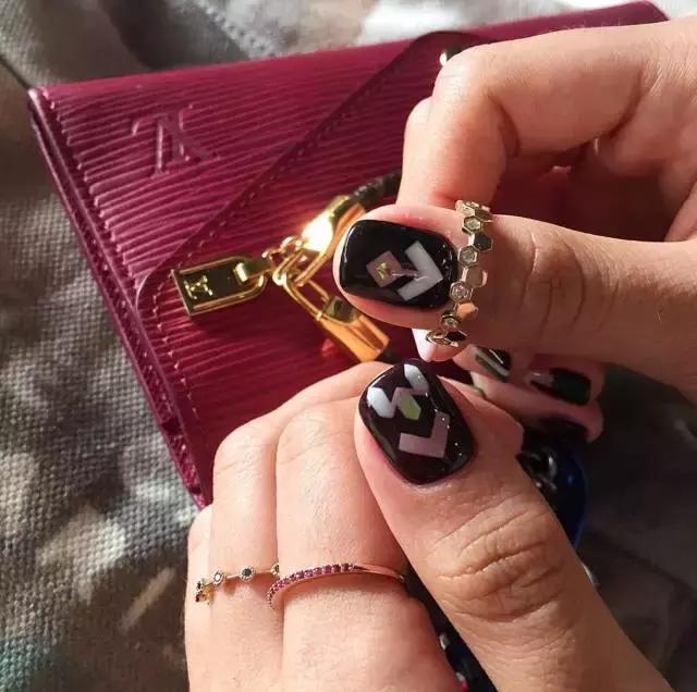 看到这个颜色我就想花钱