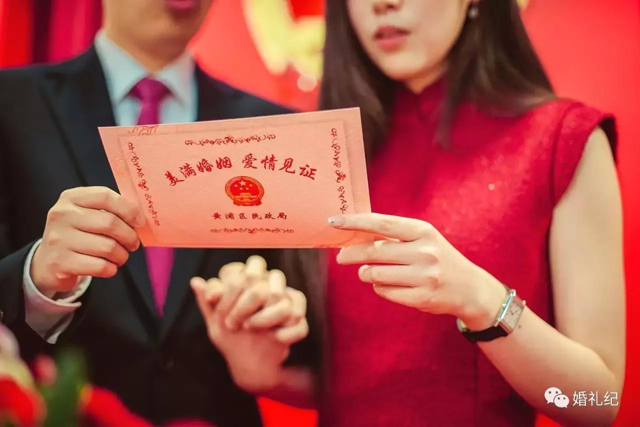 七夕穿什么衣服领证,第一次领证的时候应该穿什么