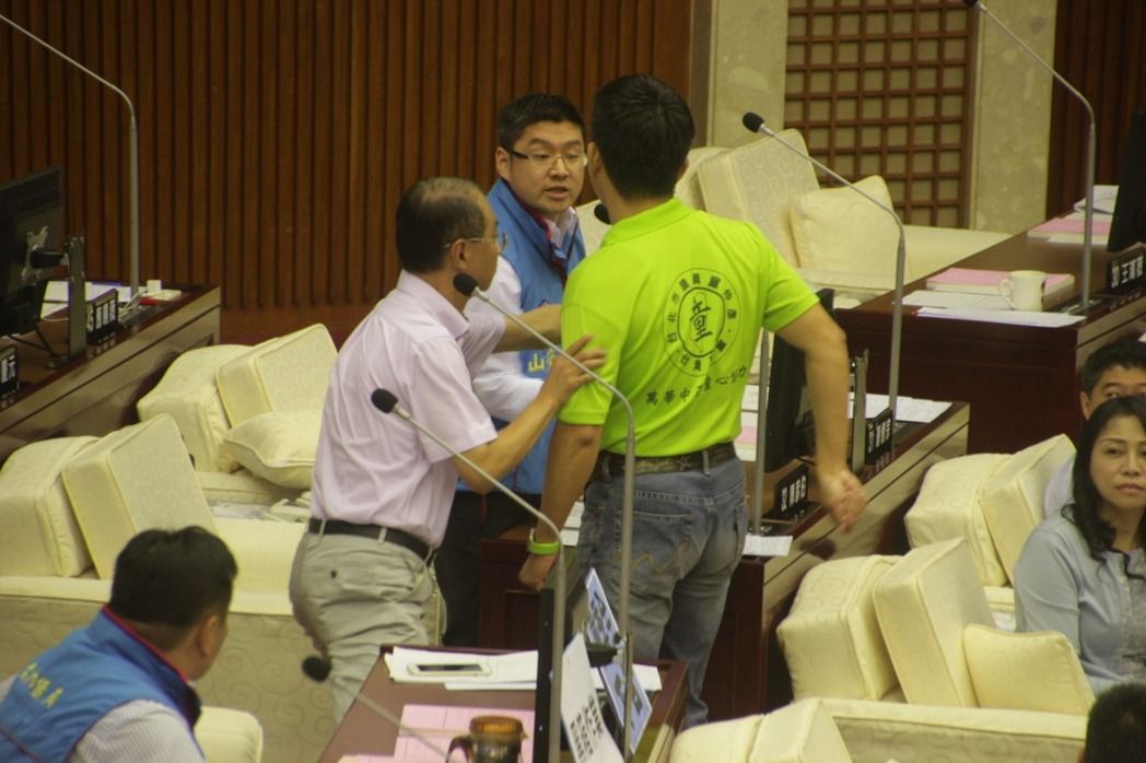 除“国昌假哭”、“世芳扯铃”台湾这些爆笑新词你可能还不知道