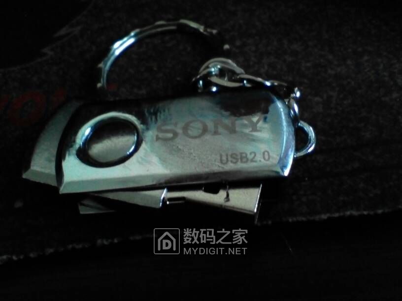 夜市买了一个64GBSONYu盘，拆开一看，果然翻车了！