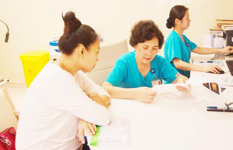 安琪儿吴静获妇产科奥斯卡，全国仅20余人