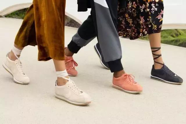 puma和adidas哪个比较受欢迎,puma和adidas联名鞋