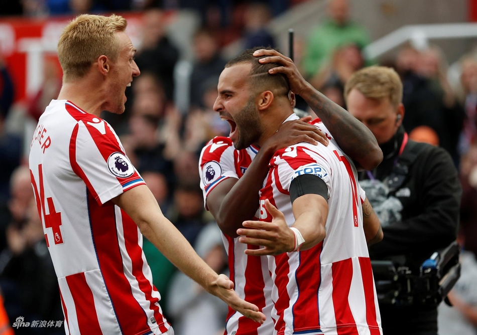 英超争冠大戏,英超将上演曼市德比