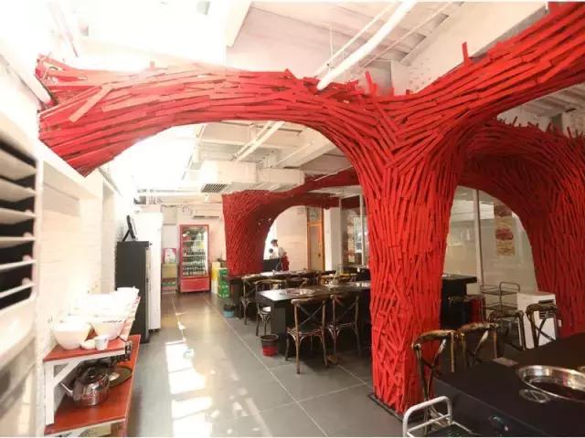 排队3个小时只为这顿网红火锅,单日排队8万人的火锅