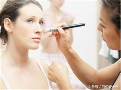 孕妇可以用化妆品吗包括粉底液,孕妇可以用化妆品吗对胎儿好吗