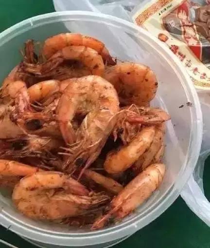 男朋友是内蒙古人，第一次送的礼物是一只羊网友笑喷：成都人只能送火锅底料了！