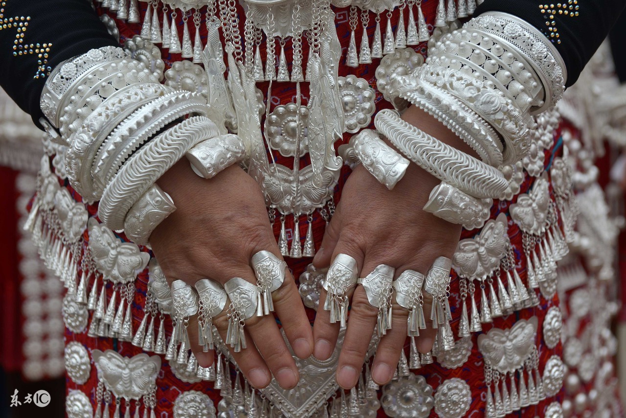 银饰变黑是因为身体不好吗,银饰变黑用什么水烧会变白