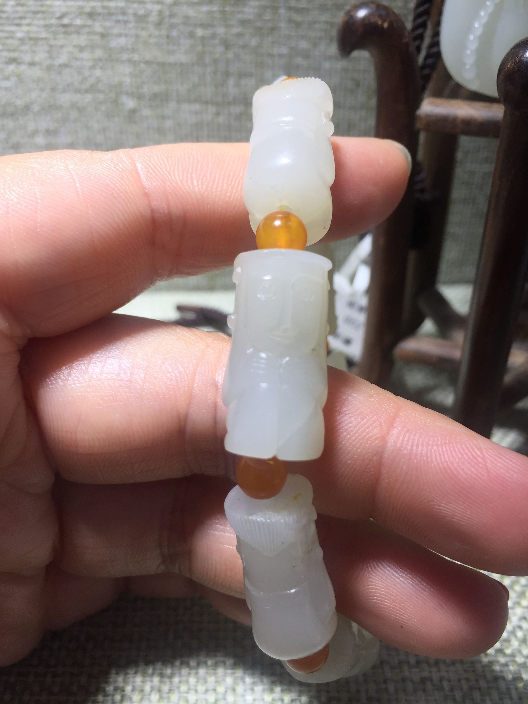 夏去秋来，天干物燥，是时候保养您的美玉了！