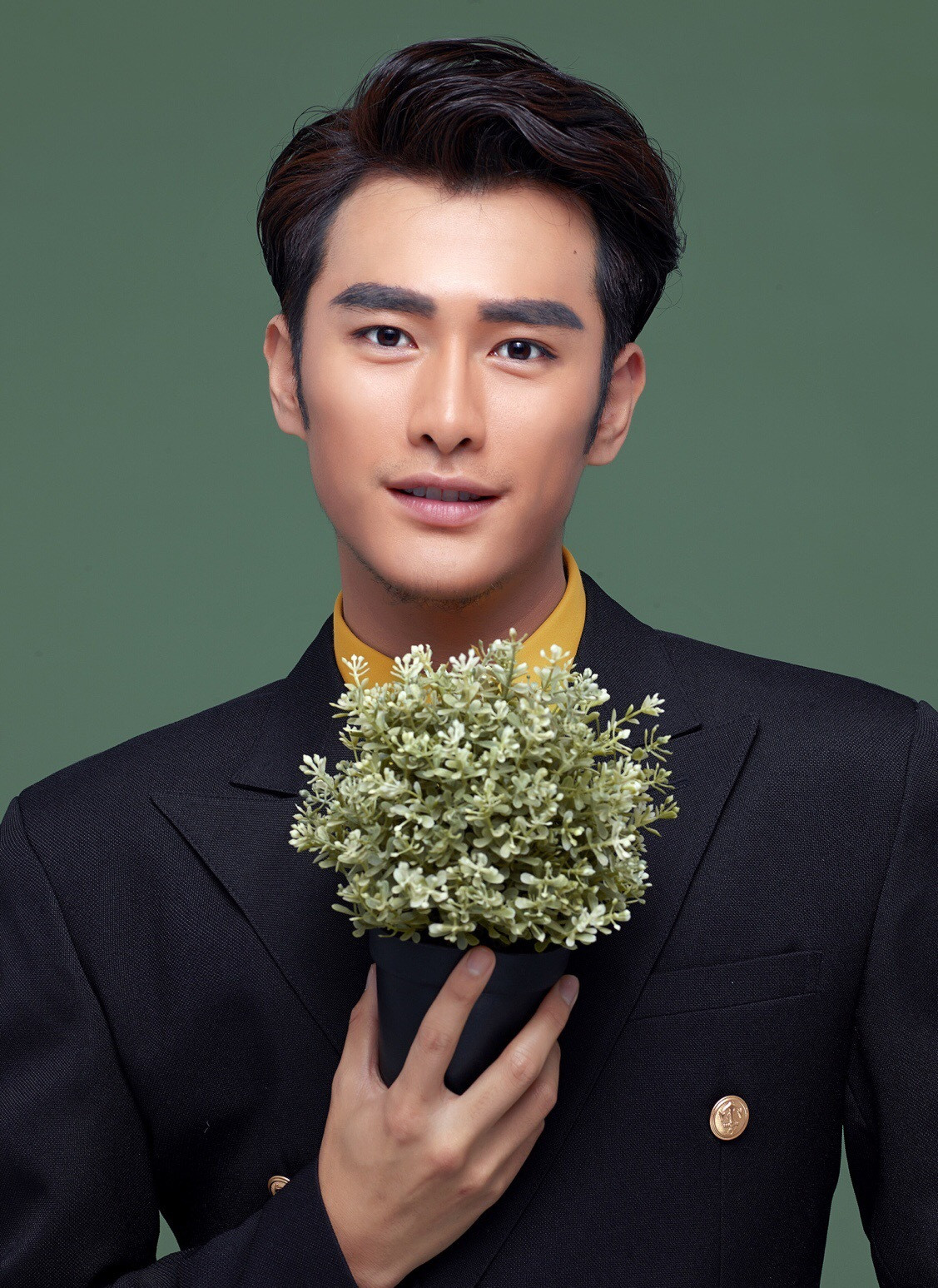 芒果台主持人被偷走的那几年：朱梓骁做微商，另一个不断发新作