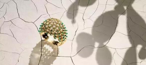 卡地亚设计师钉子手镯,卡地亚的珠宝设计师