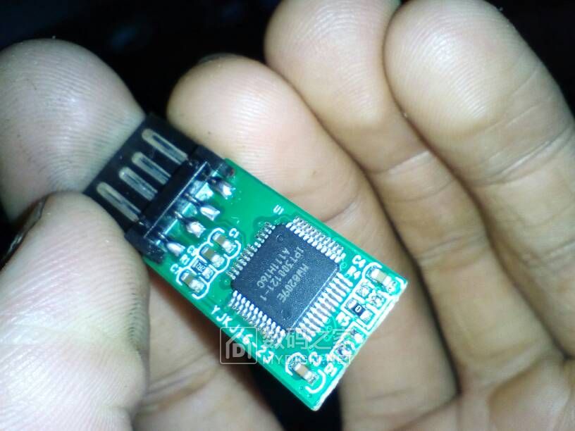 夜市买了一个64GBSONYu盘，拆开一看，果然翻车了！