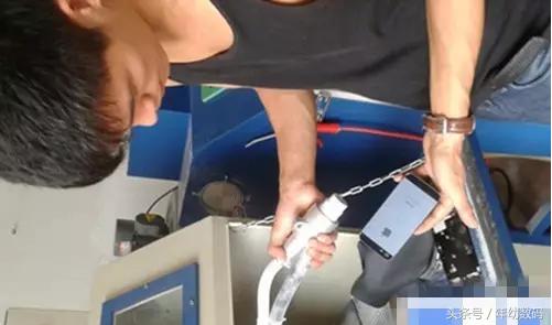 如何辨别手机屏幕划痕还是裂痕,苹果手机屏幕划痕修复最佳方法