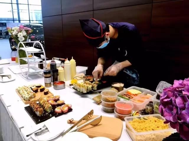 让吃货来了不走的地方,居然是一家汽车4S店!