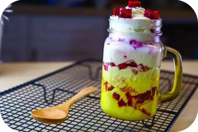 火龙果酸奶杯怎么做简单,火龙果酸奶波波杯