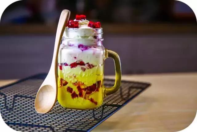 火龙果酸奶杯怎么做简单,火龙果酸奶波波杯