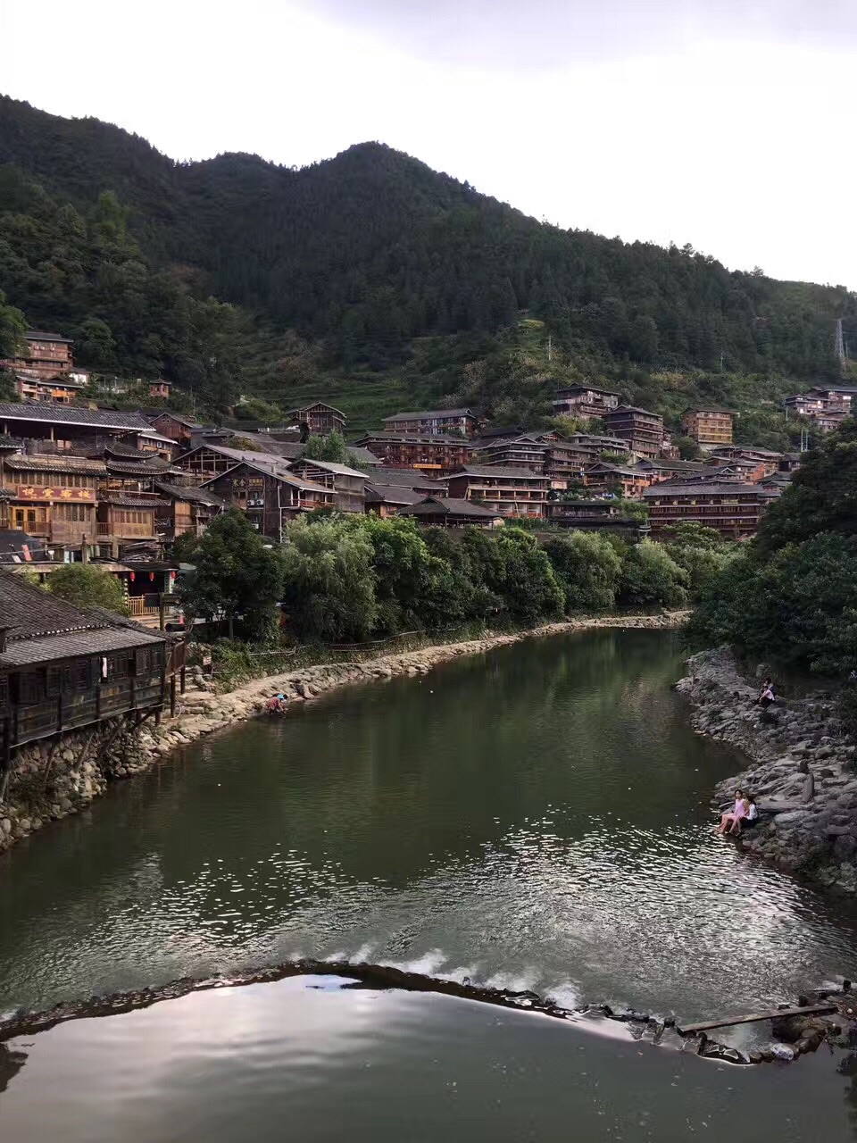 余秋雨西江苗寨的散文,余秋雨描写西江千户苗寨