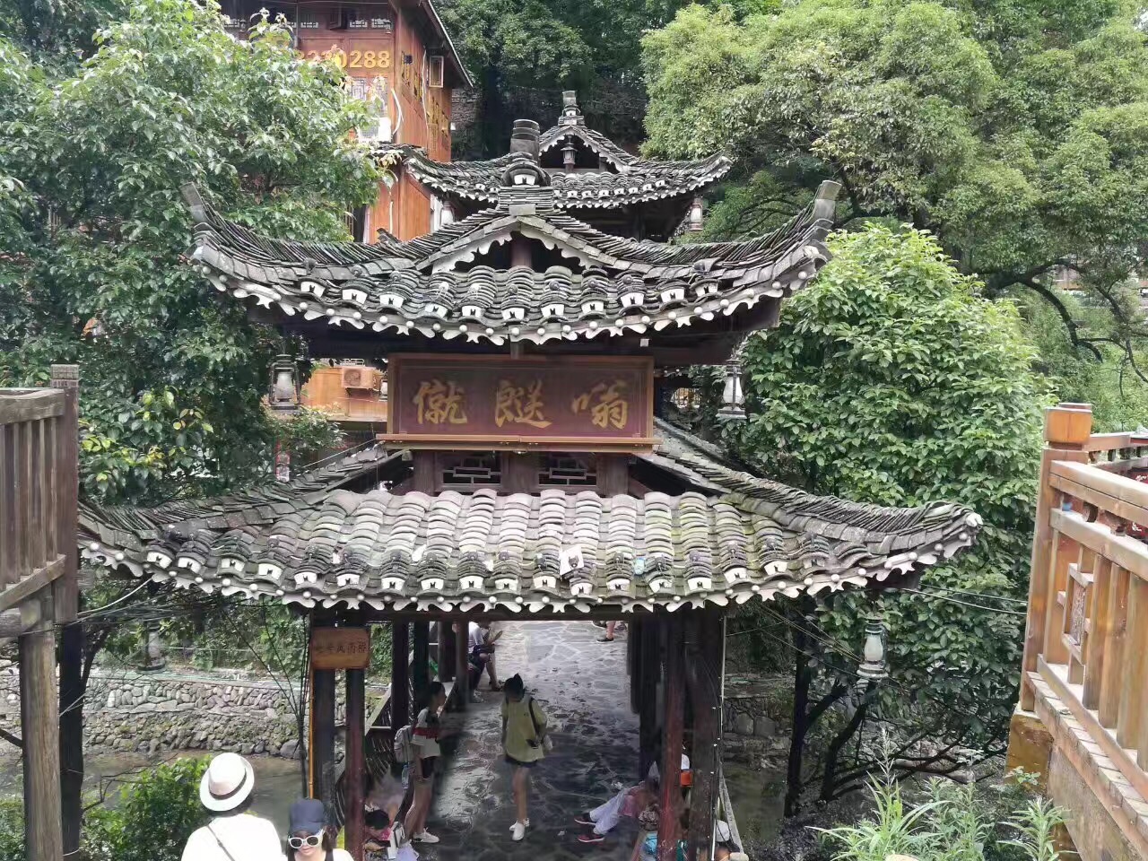 余秋雨西江苗寨的散文,余秋雨描写西江千户苗寨