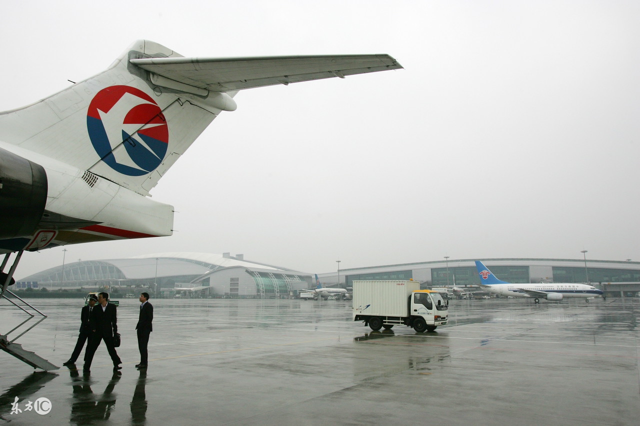 机场安检人员工资收入多少,飞机场安检人员的工资一般是多少