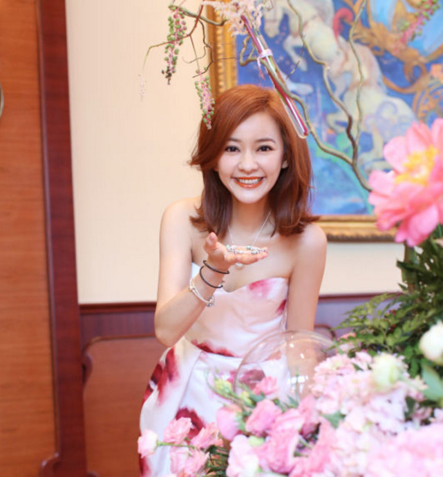 她交过的男友不止一个足球队曾撕逼杨颖34岁越活越年轻!