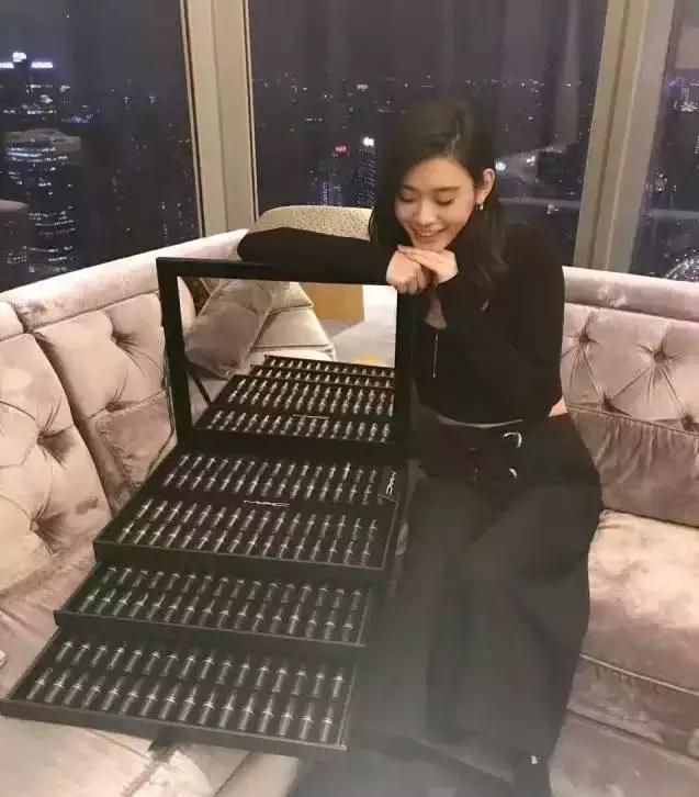 男朋友说要送我100支口红,男朋友送女朋友什么口红好