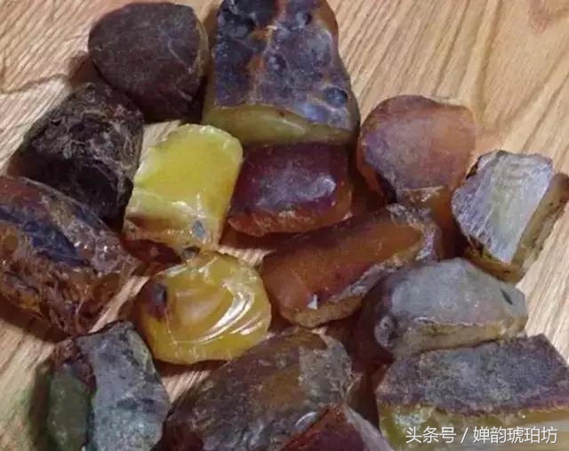 带你们了解琥珀蜜蜡真实的市场价,正宗波罗的海蜜蜡带皮