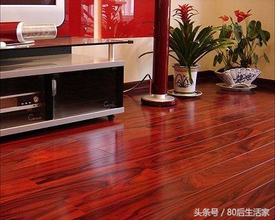 红木地板装修现代风格,红木地板配什么色沙发