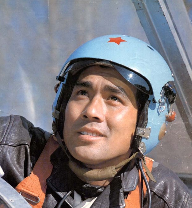 这些中国大明星都曾扮演飞行员，看看哪位最有军人气质？