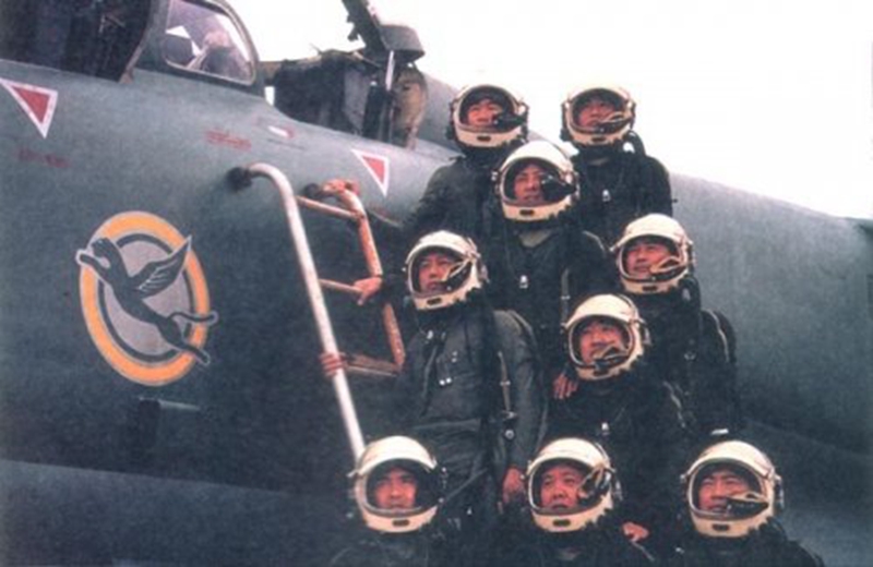 这些中国大明星都曾扮演飞行员，看看哪位最有军人气质？