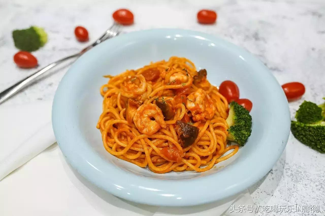 连送3日奶茶！吃饭要先买船票？这家港味餐厅竟然承包了整个码头