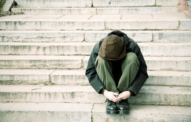 女人嫁给一个很自私的男人会怎样,爱上一个自私的女人该怎么办