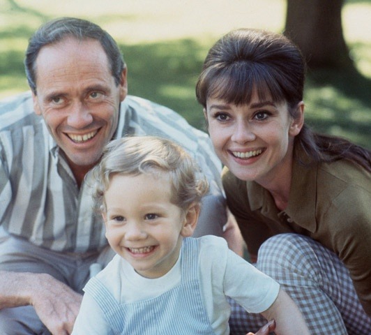 奥黛丽赫本经典照片分析,女神奥黛丽赫本一生最美的瞬间