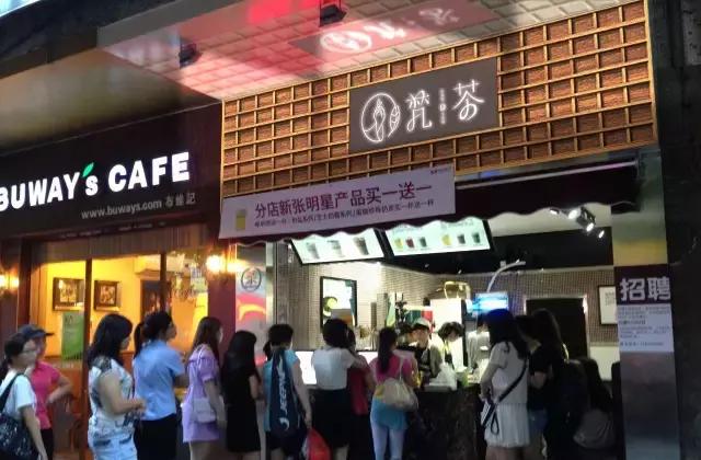 这家奶茶店凭什么能让顾客排队4小时？因为掌握了这个定律！