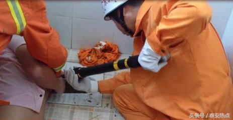 手机掉到粪坑里可不可以修复,手机掉到茅坑里面怎么处理