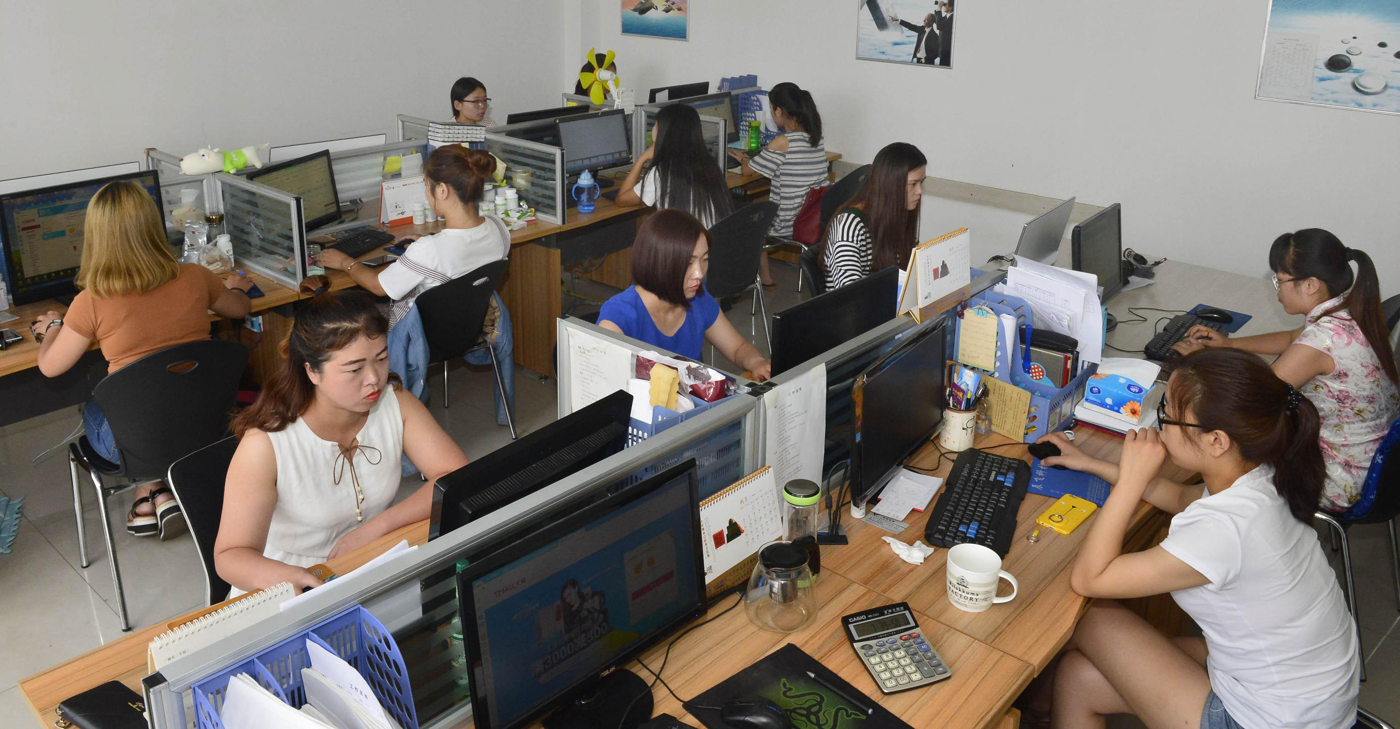 河南小伙卖红薯,两小伙卖红薯一天500斤