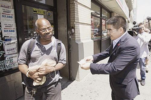 慈善二十多年累计捐款10亿以上,中国最大的慈善家捐了20亿