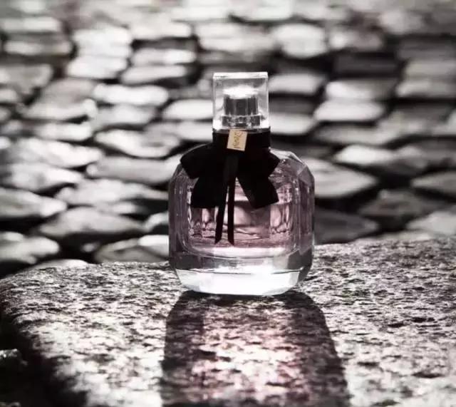 收到老公的礼物我哭了,老公第一次给我买的礼物