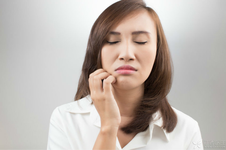 护肤品过敏的痘痘是什么样的,护肤品用多了皮肤过敏