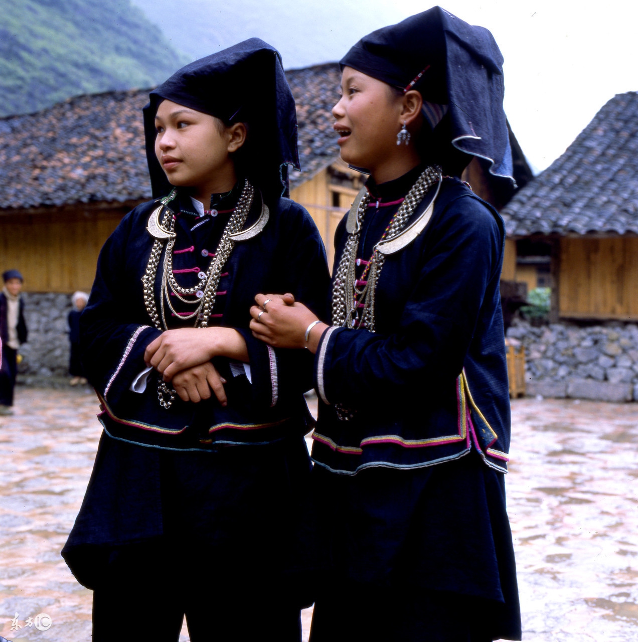 养不起丈夫，枉做一世女人！壮族姑娘都这么豪迈吗？