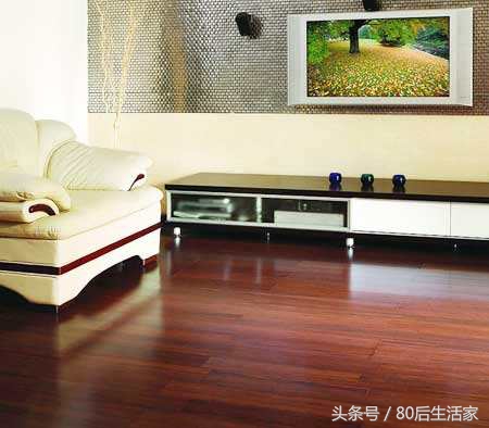 红木地板装修现代风格,红木地板配什么色沙发