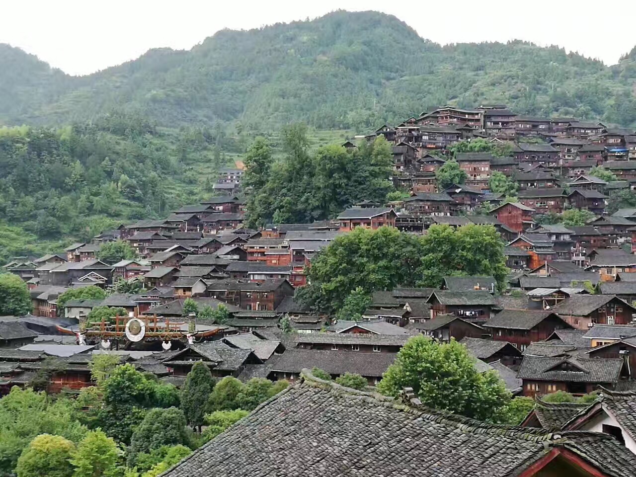 余秋雨西江苗寨的散文,余秋雨描写西江千户苗寨