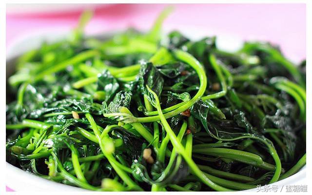 添加辅食过敏了脸上红疙瘩咋办,牛奶蛋白过敏如何添加辅食