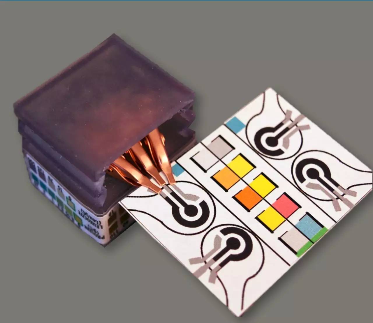 美科学家开发“自供电”的新型纸基医疗诊断装置！