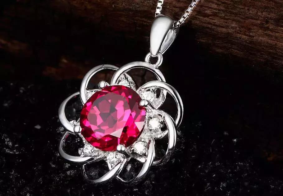 中国游客在柬埔寨被坑4.6万，竟买了充填红宝！